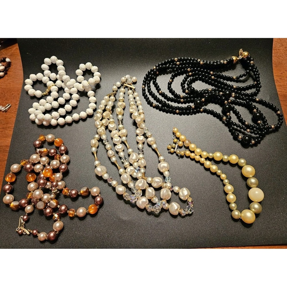 Lot of 5 Vintage Strand‎ Necklaces (608)